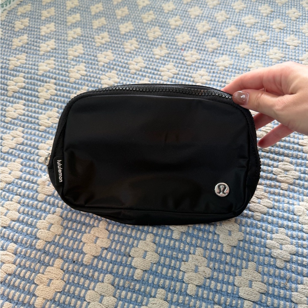 Lululemon Everywhere Belt Bag